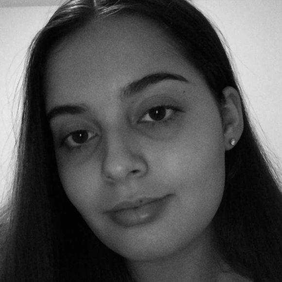 Meet your Posher, Danielle - Picture 1 of 1